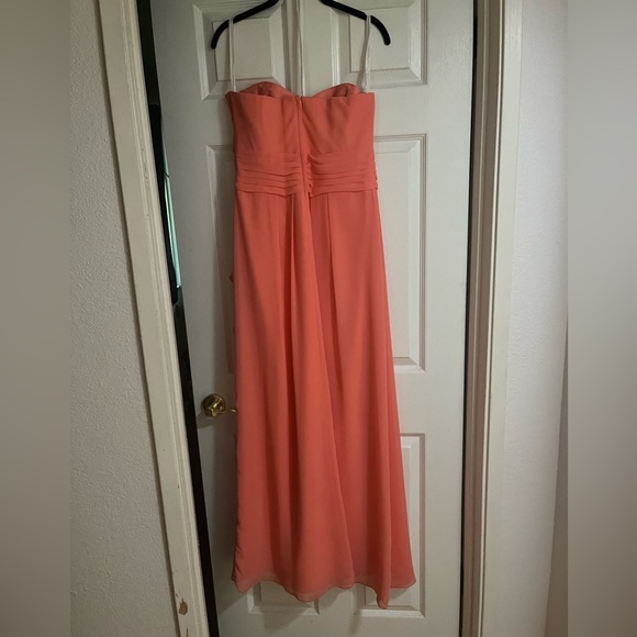 Formal dress - Picture 2 of 3